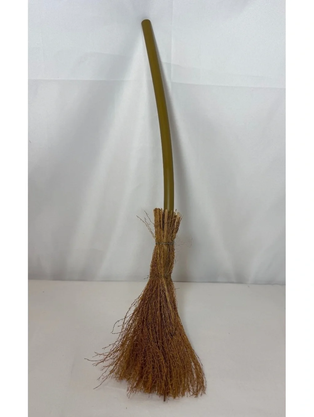 Small Halloween Decorative Natural Fiber Broom with Curved Plastic Handle